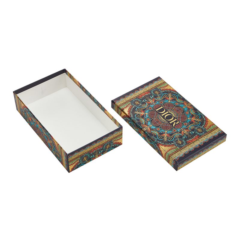 Schuhkarton einer Luxusmarke